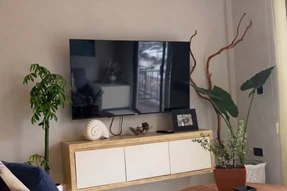 Apartment w/ King Bed & Pool | Near Airport - Bild 1