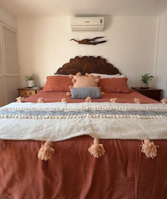 Cozy Rustic Chic Marina Penthouse | Walk to Beach - Image 1